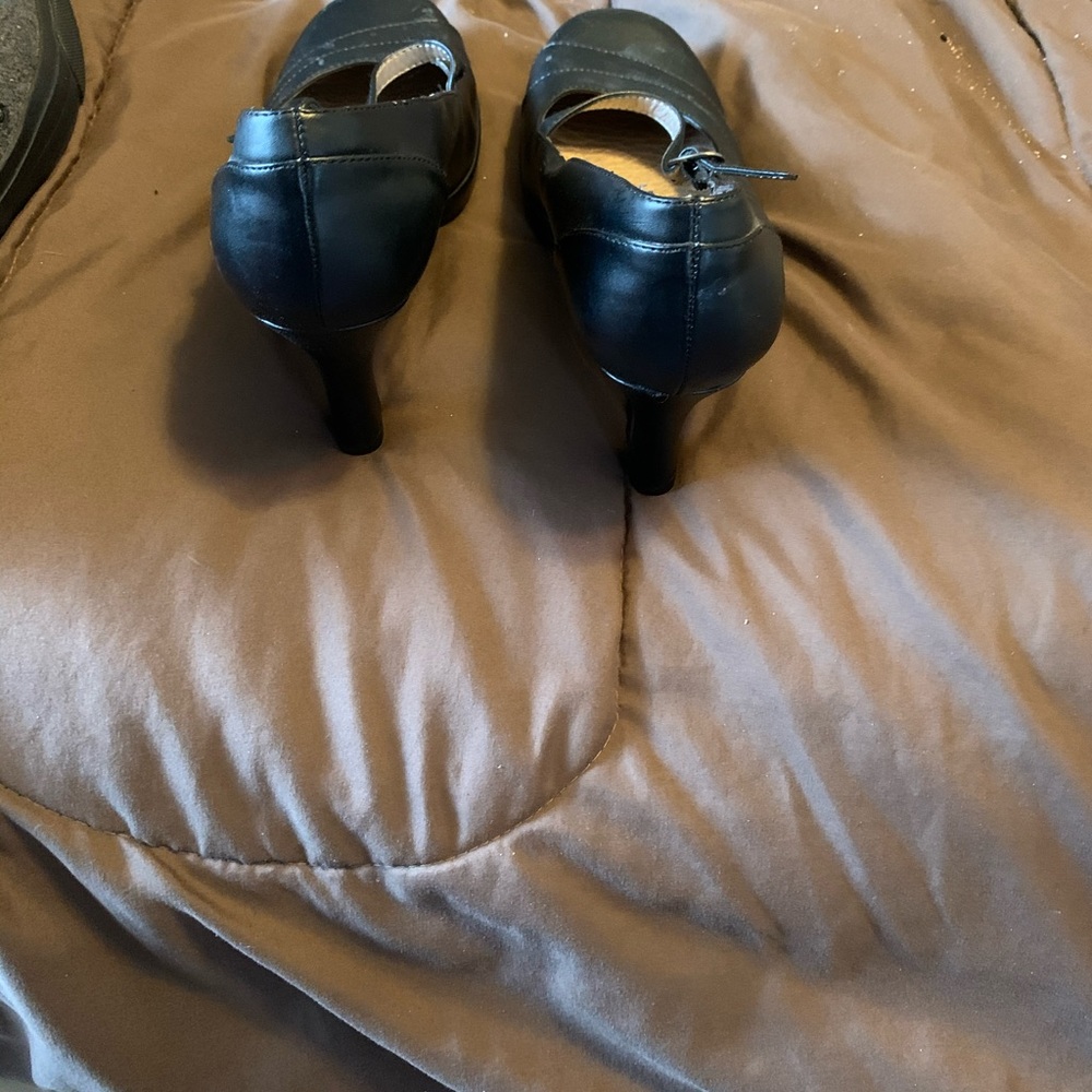 Heels - Picture 2 of 4